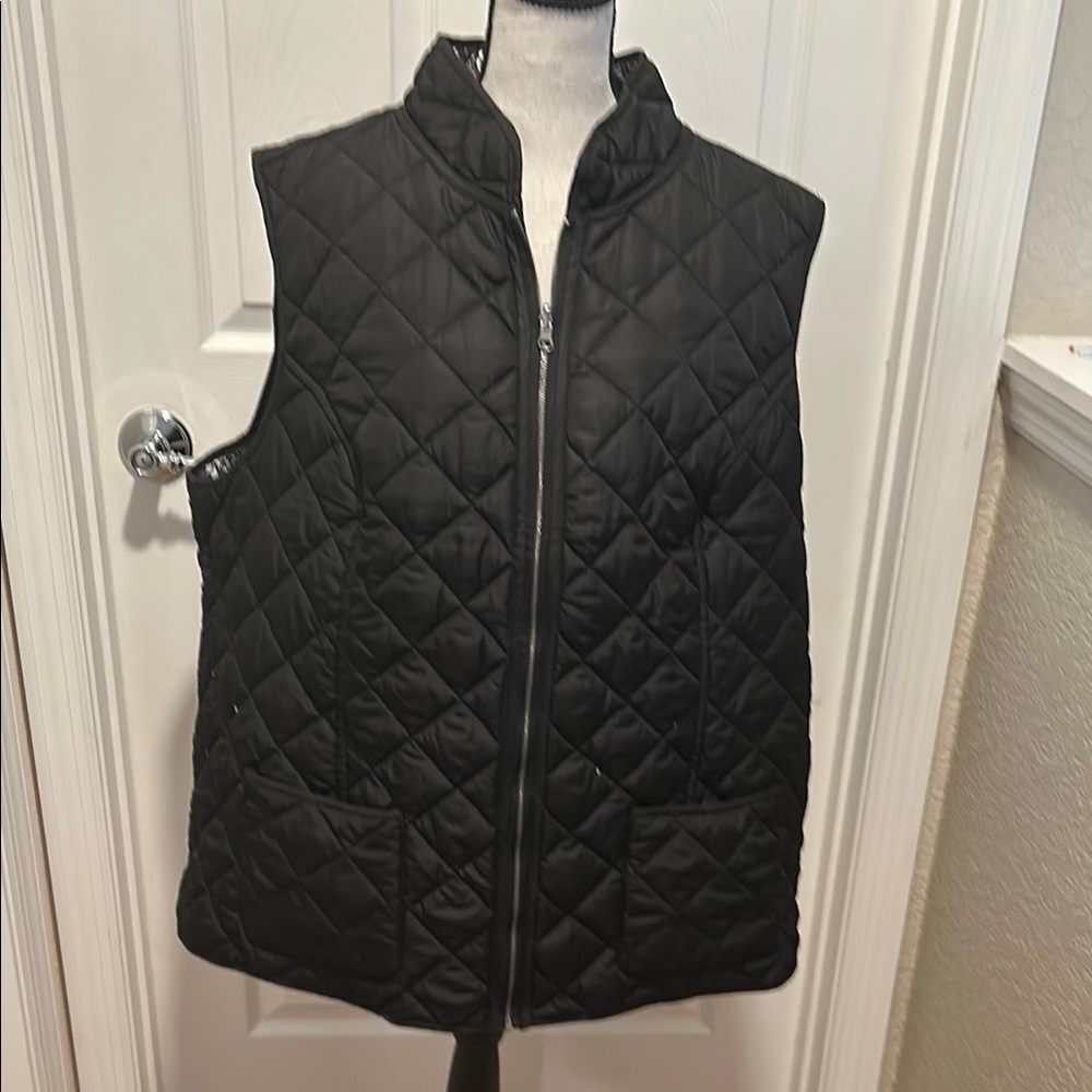Chic Black Reversible Quilted Vest.  Can wear on Black or Paisley Side.